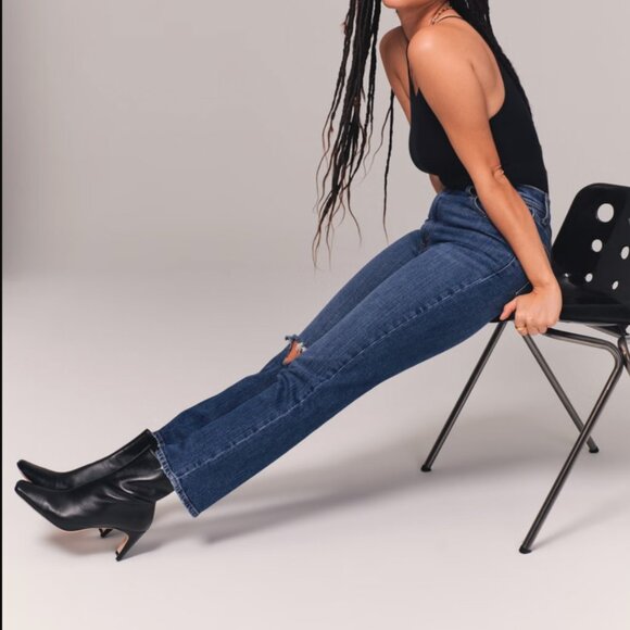 Abercrombie & Fitch Curve Love Ultra High Rise Ankle Straight Jean - Picture 2 of 6